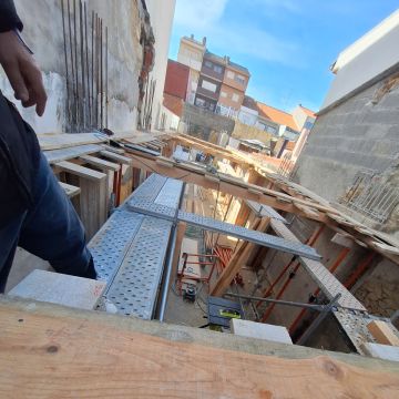 mvconstruçoes lda - Gondomar - Pose de sol en béton