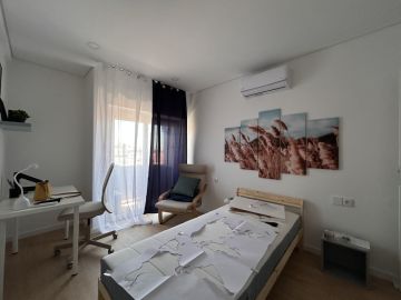 Filipa - Almada - Picture Hanging and Art Installation