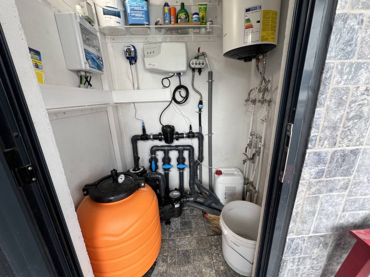 Quality Pool - Seixal - Hebeanlage reparieren oder warten
