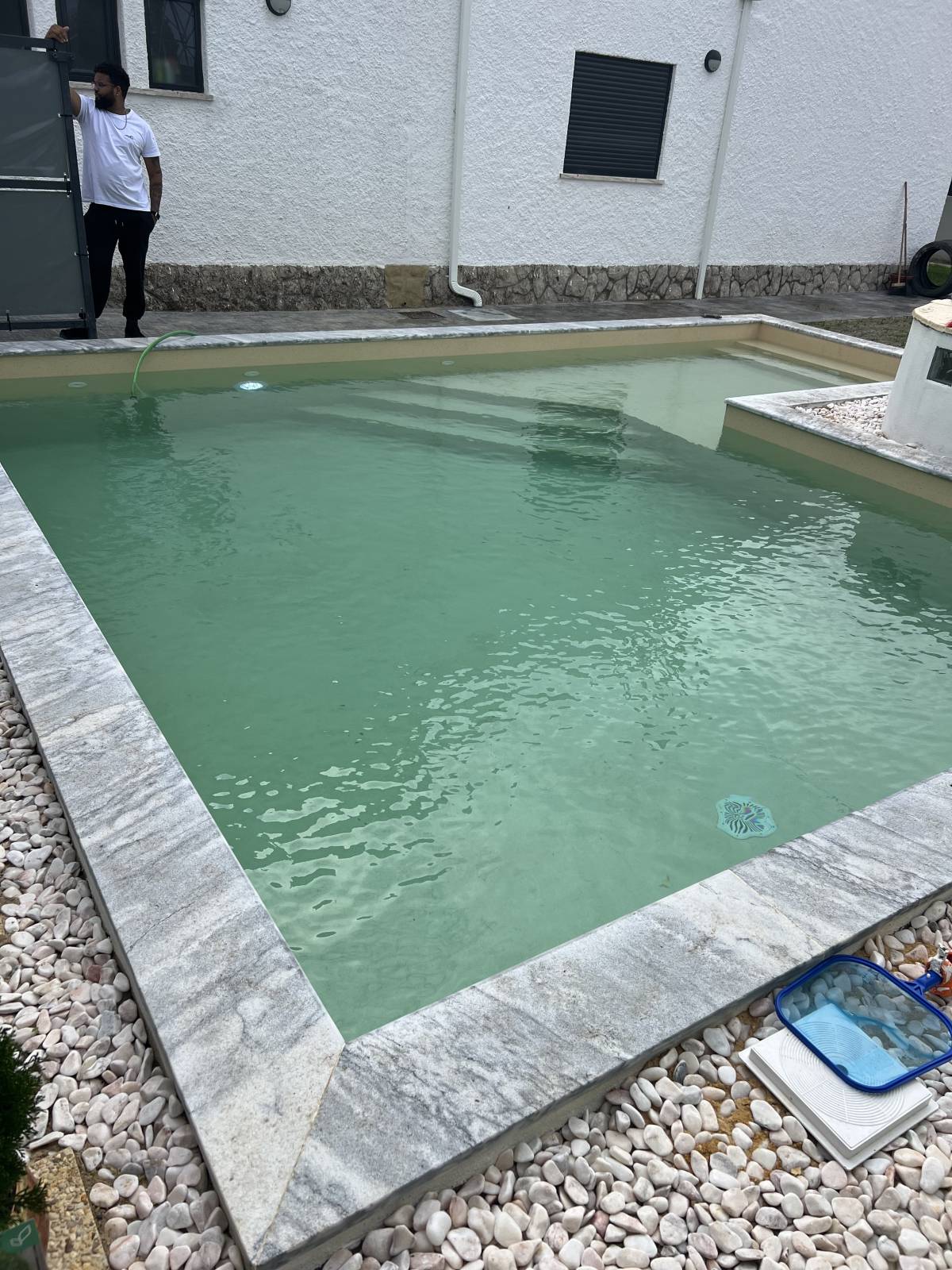 Quality Pool - Seixal - Rohrleitungen installieren