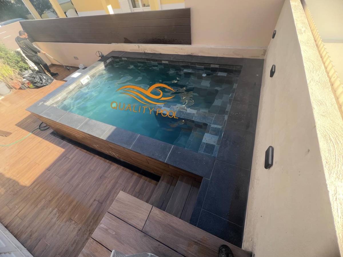 Quality Pool - Seixal - Rohrleitungen installieren