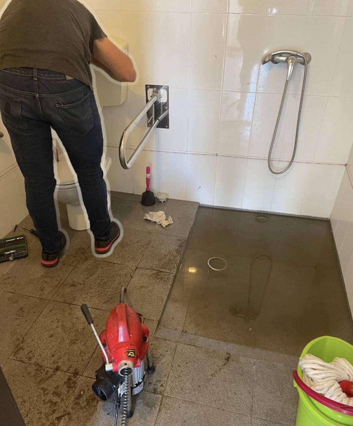 Ele Resolve - Loulé - Reparação ou Manutenção de Canalização Exterior