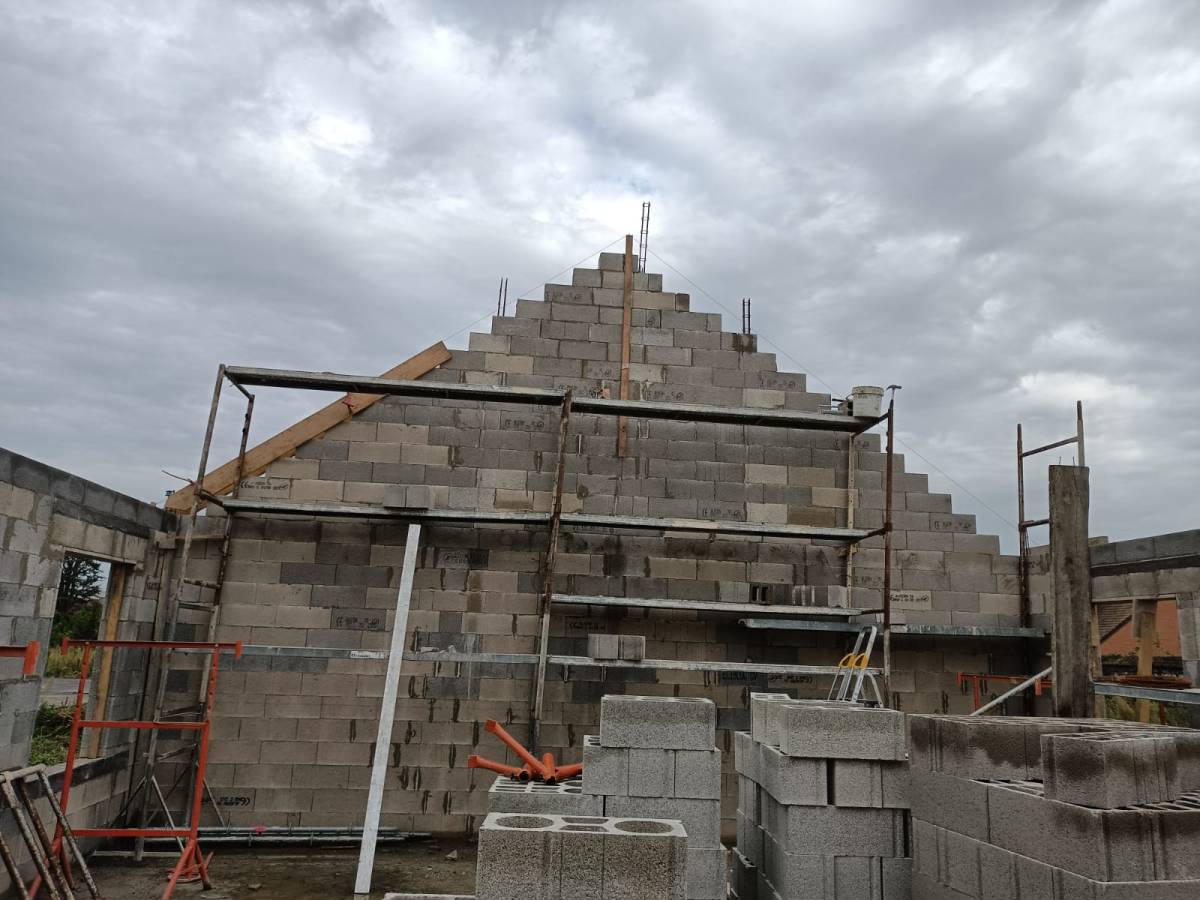 Menorah construções. João Reis - Santarém - Limpeza de Cortinas