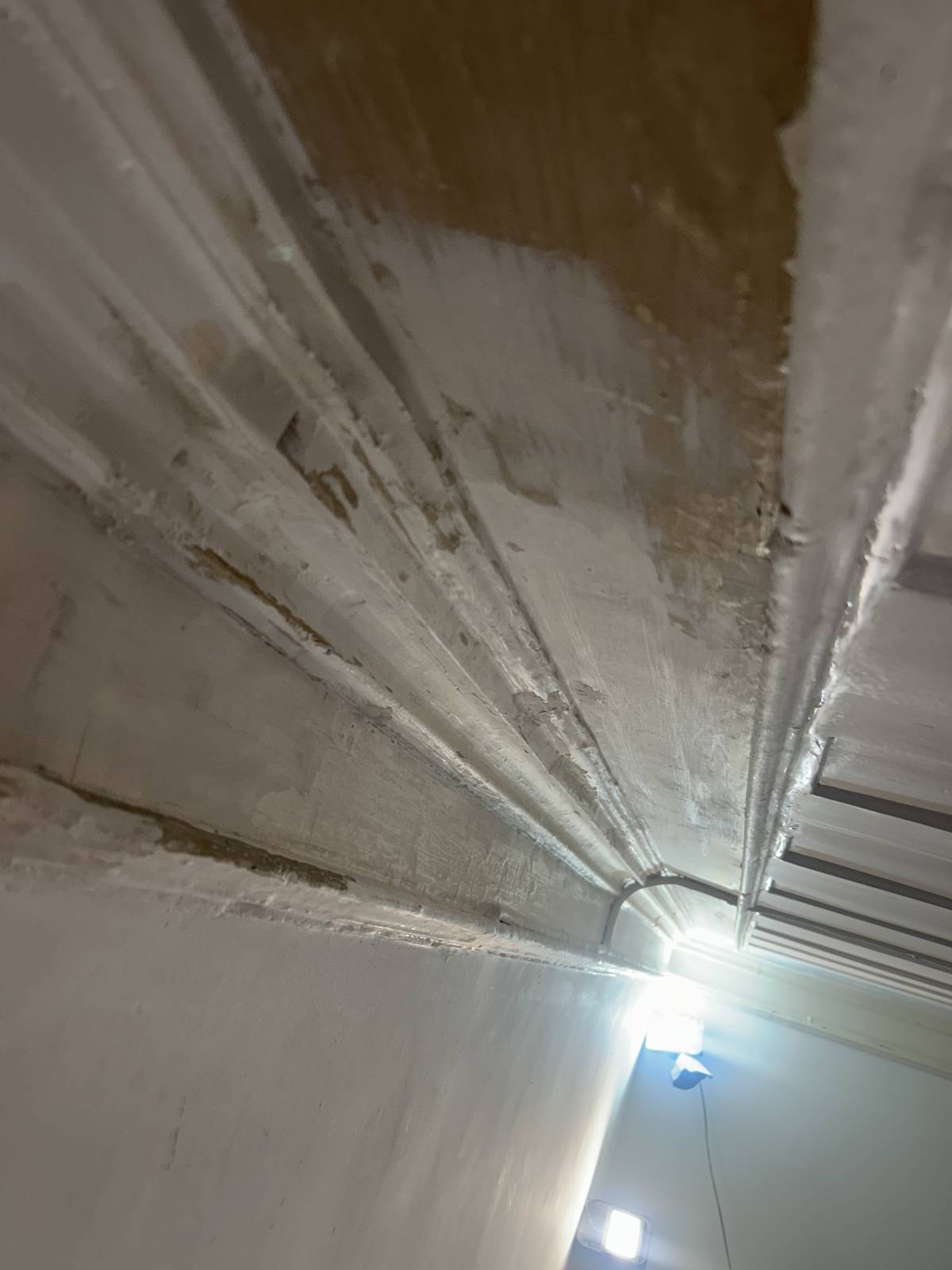 Adrian Viloria - Lisboa - Reparação de Interruptores e Tomadas