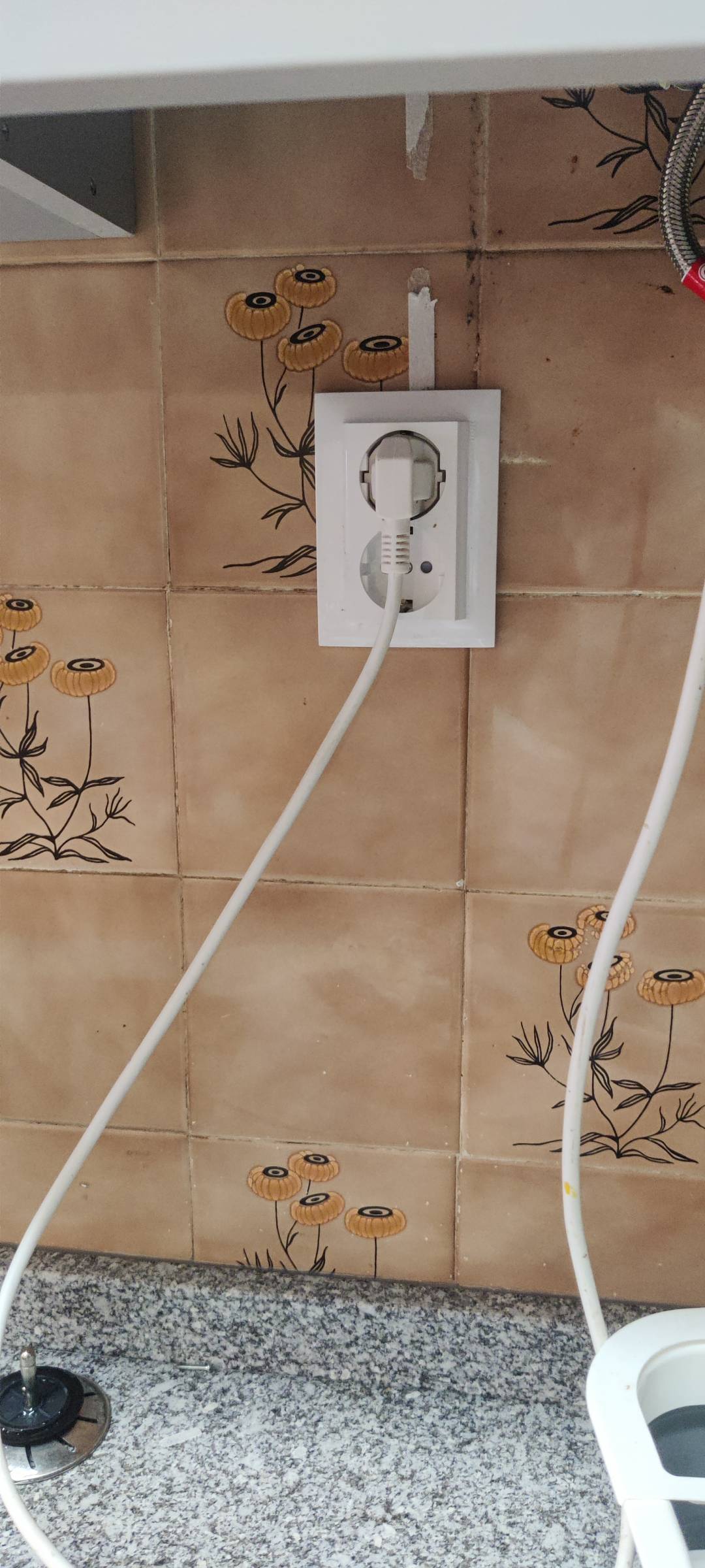 Électricien (installation de prises) - Assistance technique