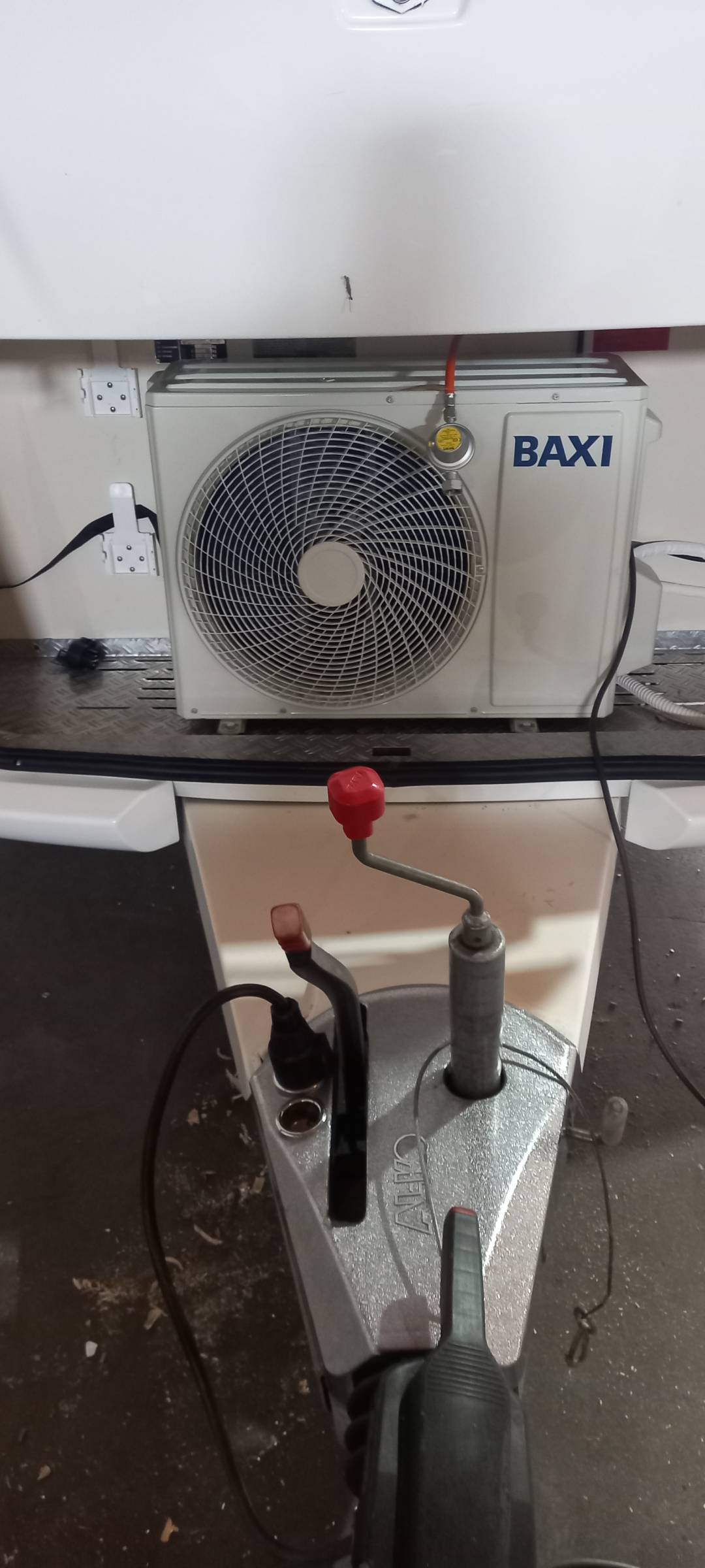Jailson - Benavente - Zentrale Klimaanlage reparieren