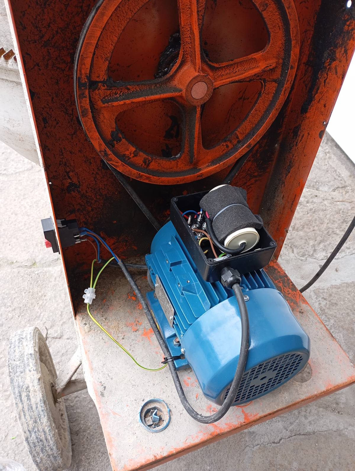 Tornearia Marques - Guimarães - Garage Door Installation or Replacement