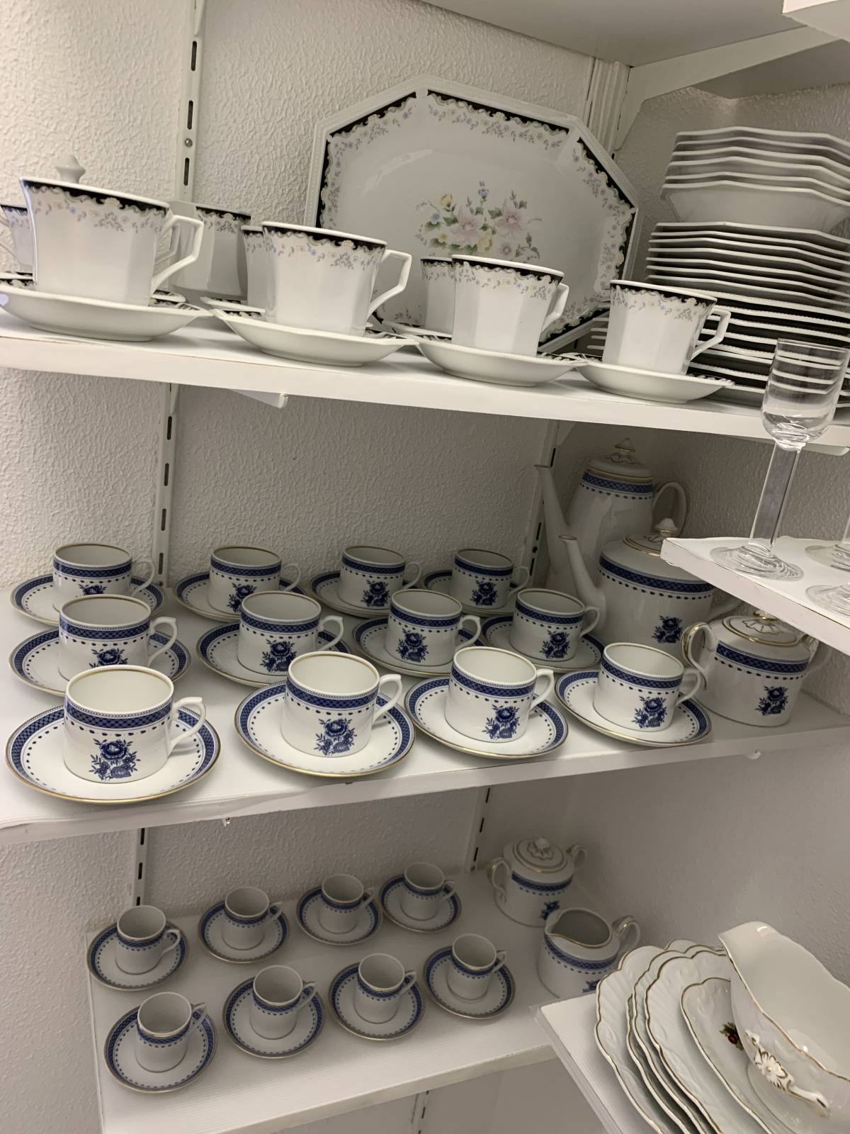Tânia Cardoso - Seixal - Kleiderschrank ordnen / organisieren