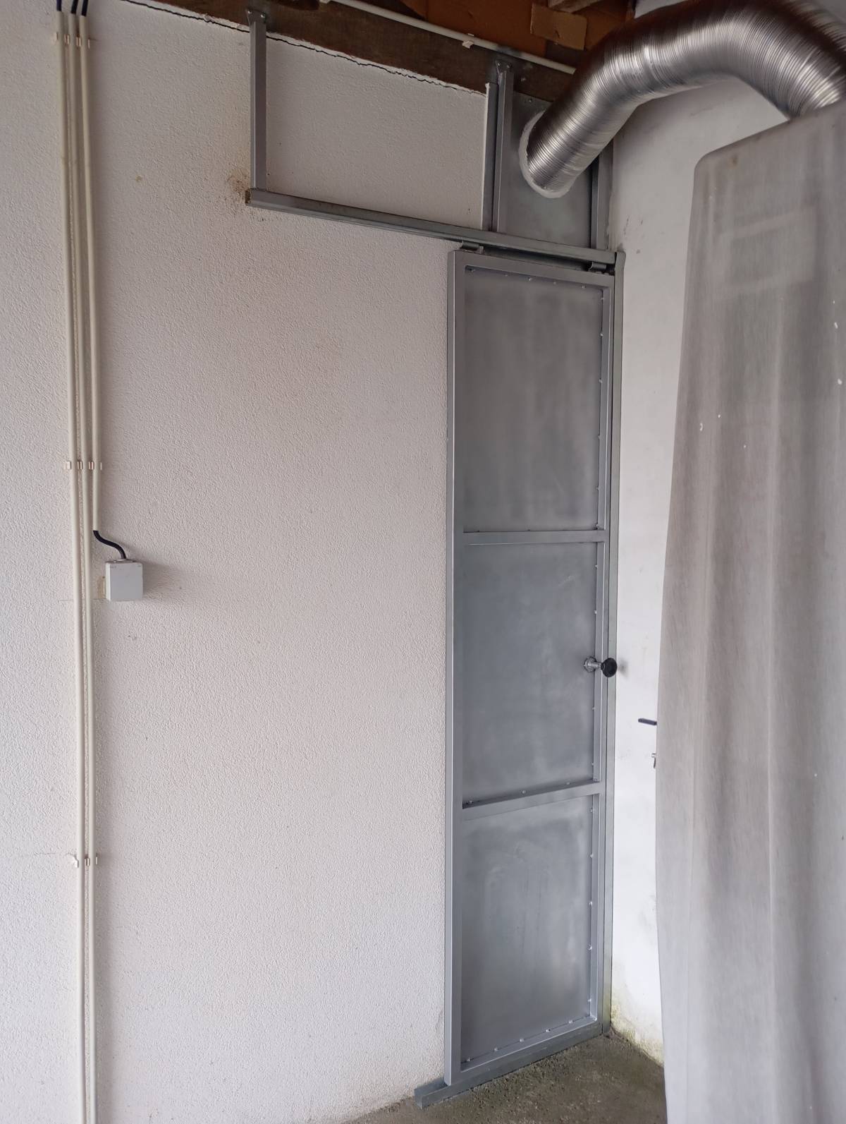 Tornearia Marques - Guimarães - Instalación de la puertas para mascotas