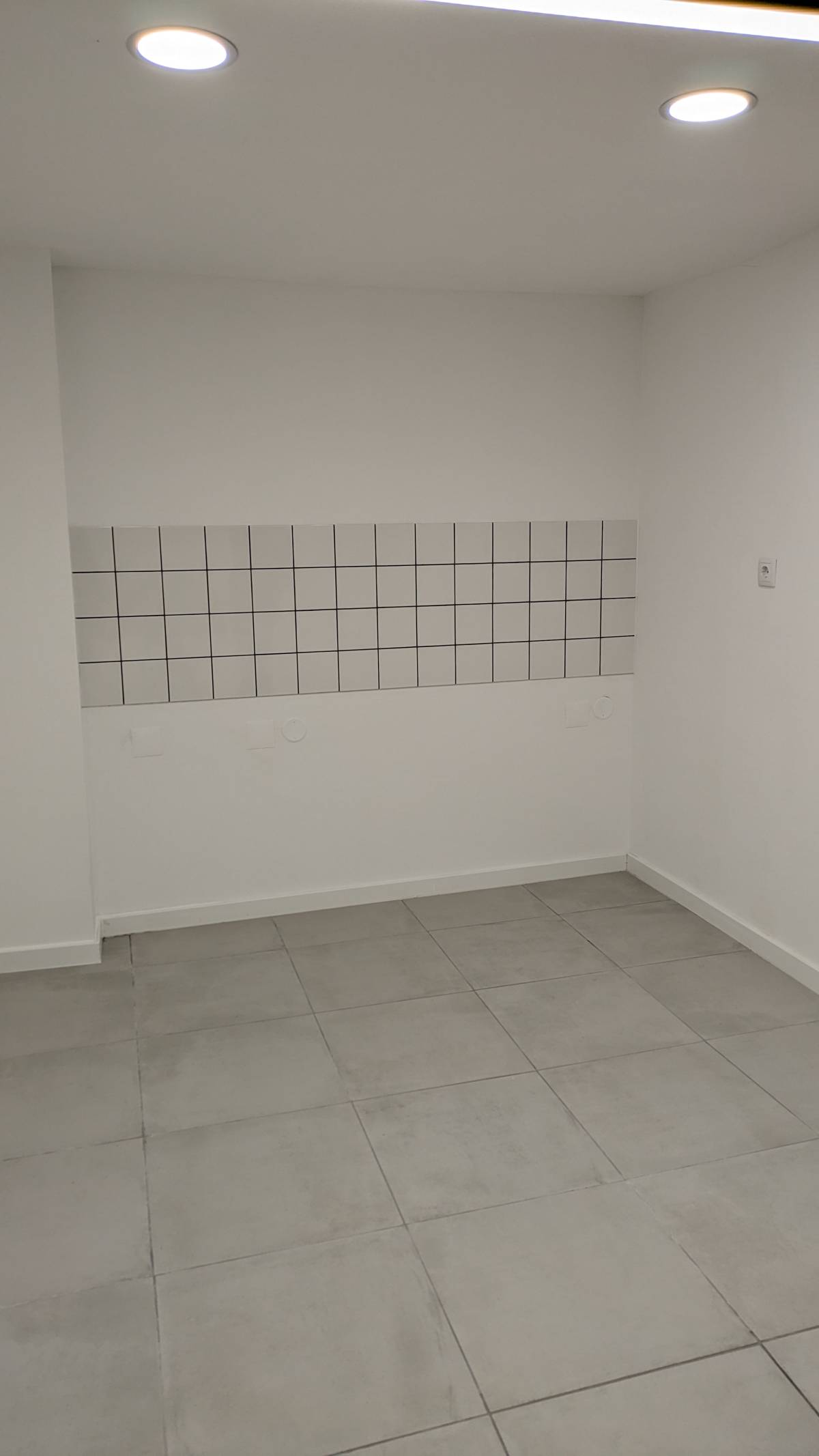 Mikhail Shrai - Lisboa - Schrank umbauen