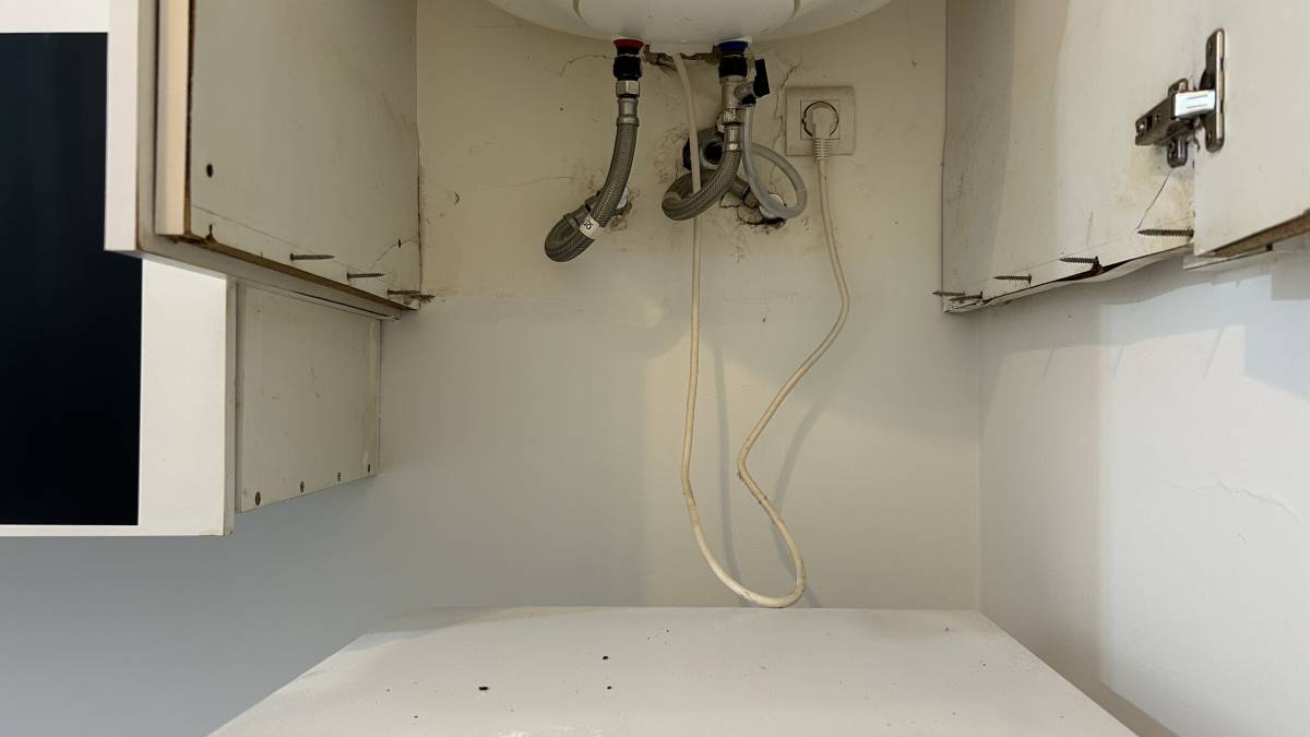 Adrian Viloria - Lisboa - Montagem de Mobília