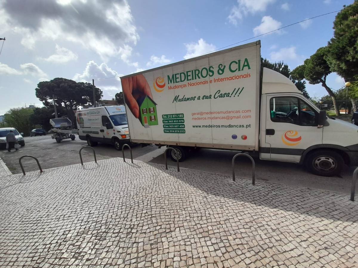 Medeiros & Cia Transportes e Mudanças Nacionais e Internacionais, Lda. - Almada - Mudança de Móveis e de Estruturas Pesadas