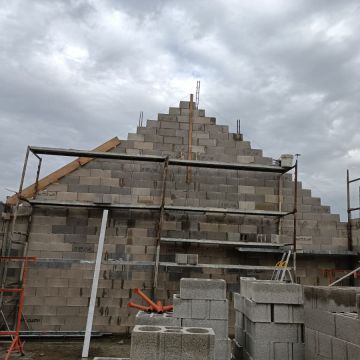 Menorah construções. João Reis - Santarém - Limpeza de Cortinas