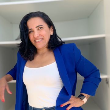 Tânia Cardoso - Seixal - Kleiderschrank ordnen / organisieren