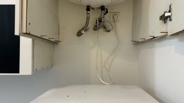 Adrian Viloria - Lisboa - Montagem de Mobília