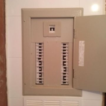 Zé soluções elétricas e reparos em geral - Leiria - Instalação de Disjuntor ou Caixa de Fusíveis