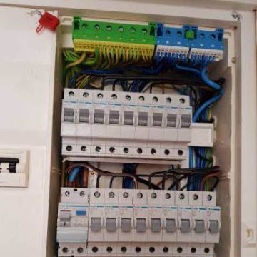 Irmaos Voltagem - Oliveira de Azeméis - Instalação de Disjuntor ou Caixa de Fusíveis