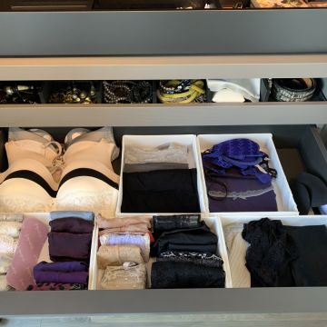 Tânia Cardoso - Seixal - Kleiderschrank ordnen / organisieren