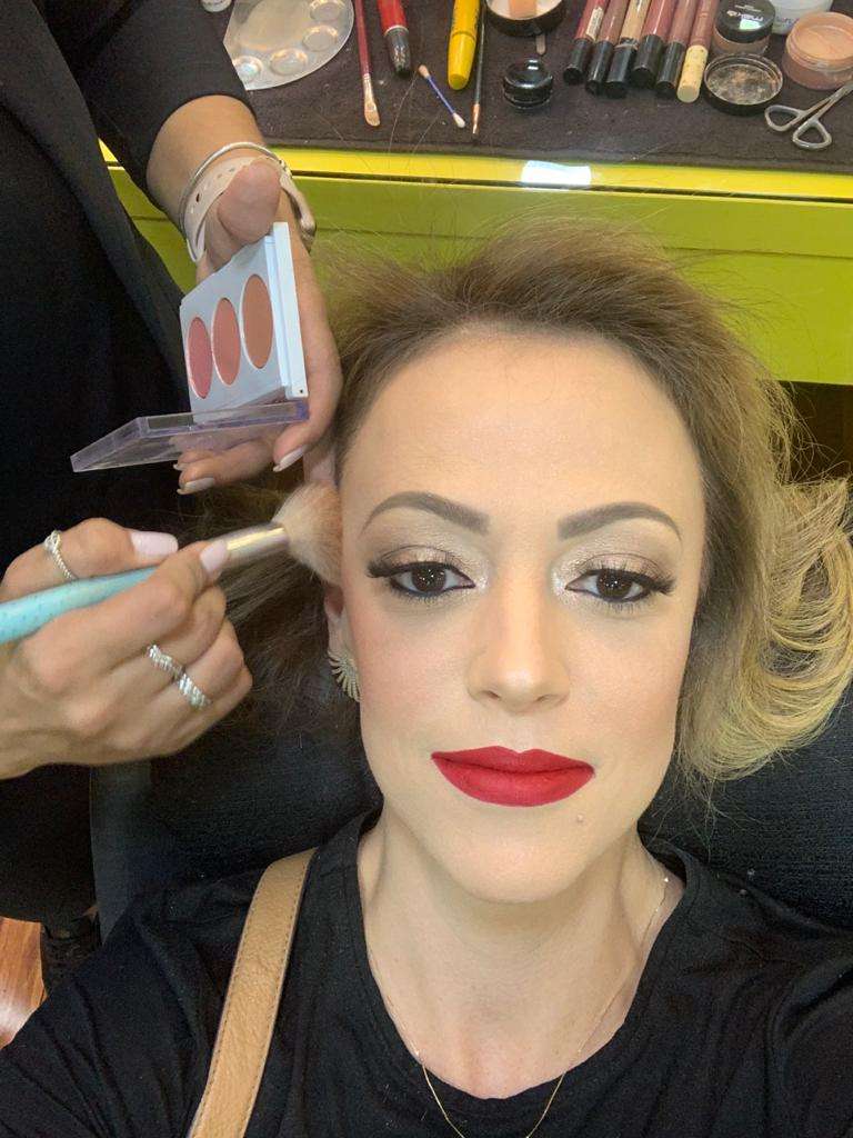 Aline Lages - Porto - Haarstyling für Events