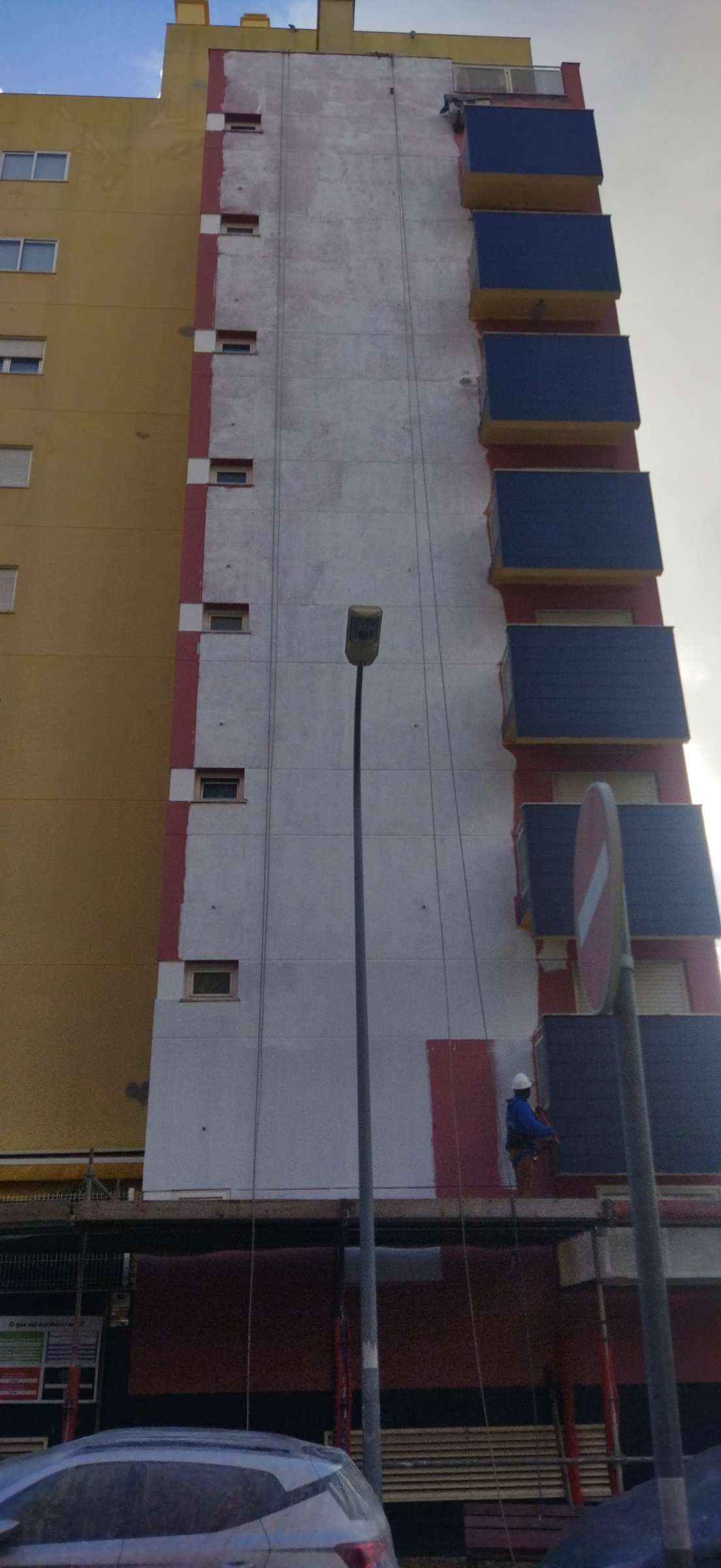 Edivelton - Almada - Suspensão de Quadros e Instalação de Arte