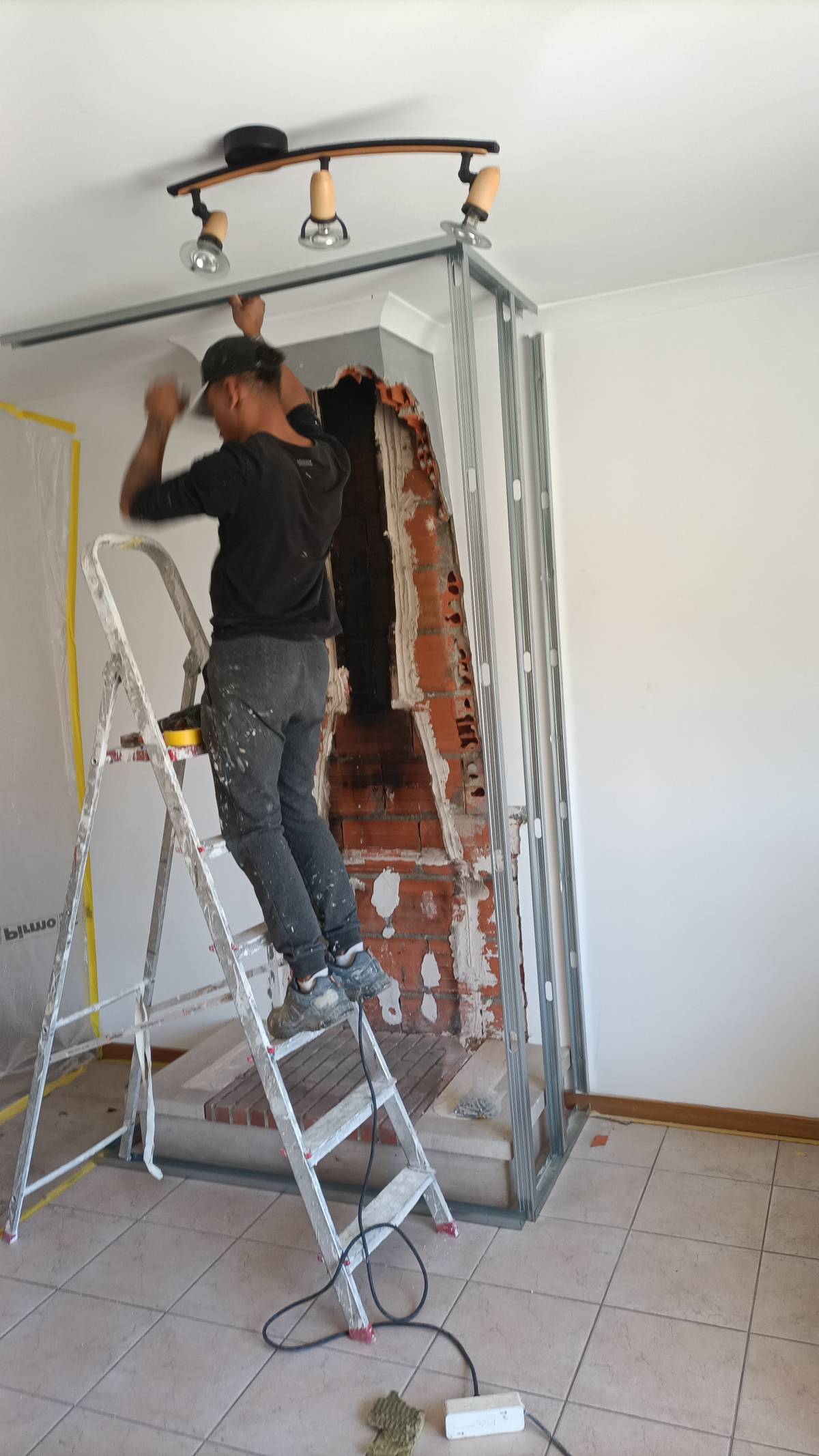 Luis Miguel - Rio Maior - Exterior Painting