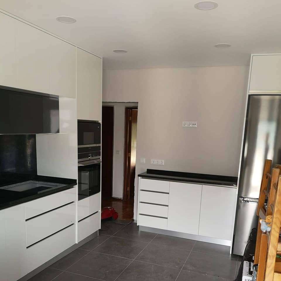 Joel Pinheiro - Paredes - Interior Painting