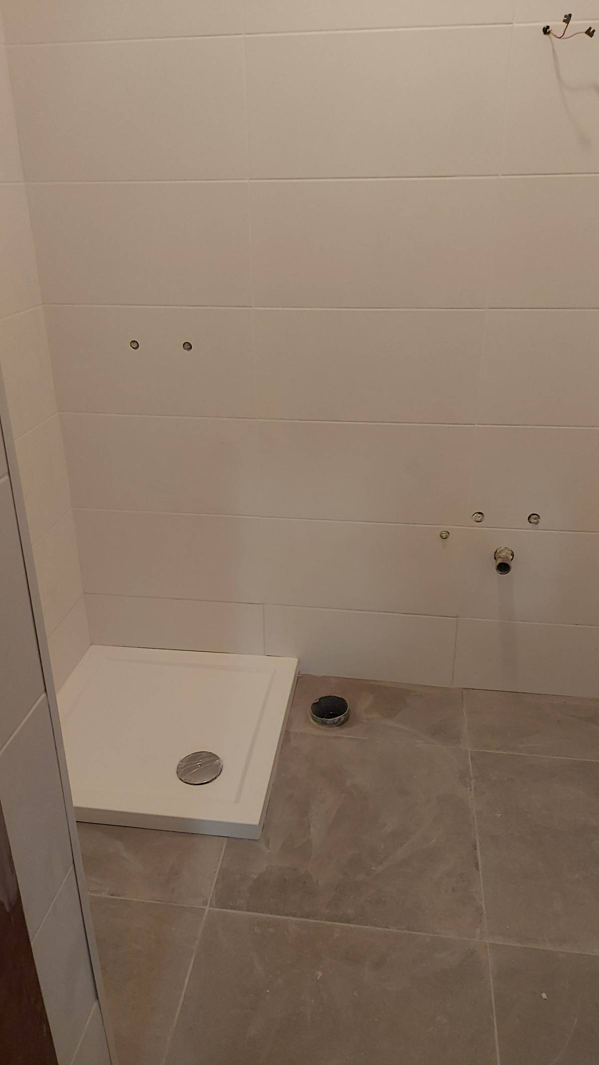 FD REMODELACOES - Batalha - Instalação de Pavimento em Pedra ou Ladrilho