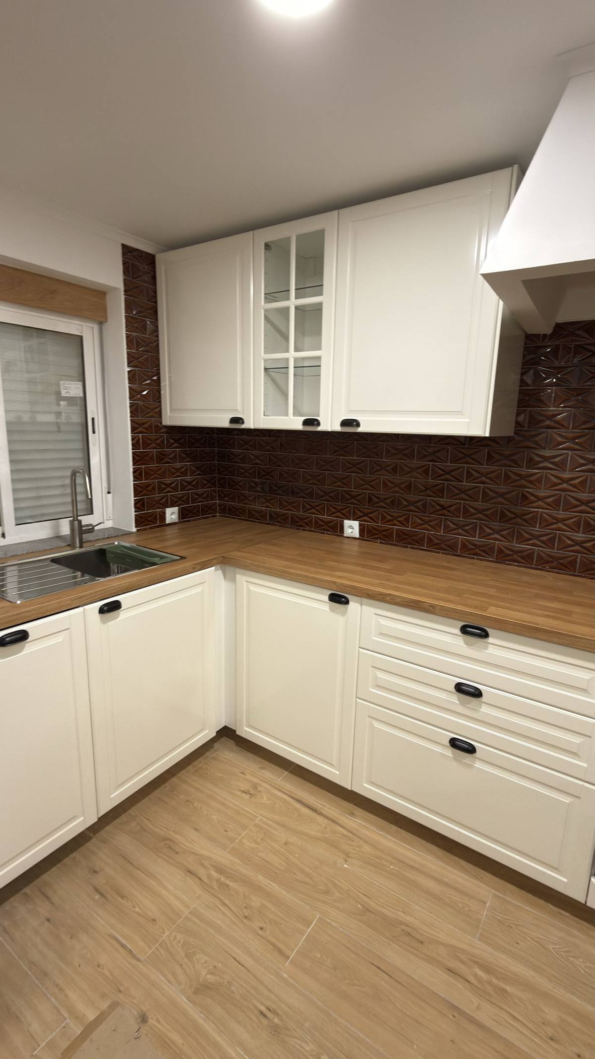 Cocinasyalgomas.ve - Porto - Adiciones y remodelaciones
