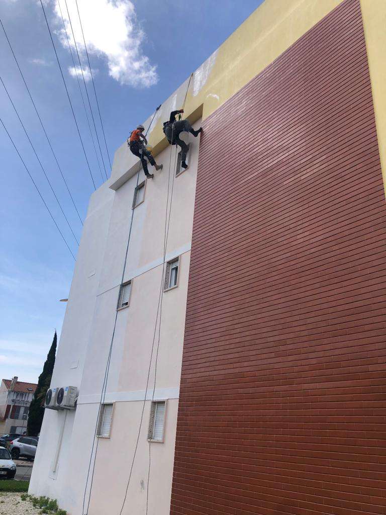 Linha Vertical - Montijo - Instalação de Escadas