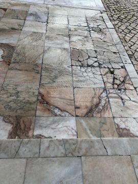 Reparação ou Substituição de Pavimento em Pedra ou Ladrilho