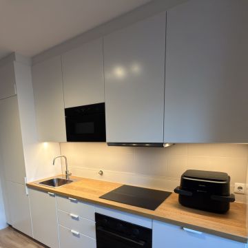 Cocinasyalgomas.ve - Porto - Montaje de centros de entretenimiento o soportes de TV