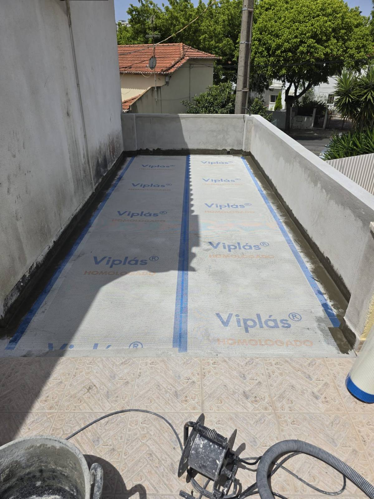 DOMSTROIUZ, UNIPESSOAL LDA - Loures - Wallpaper Repair