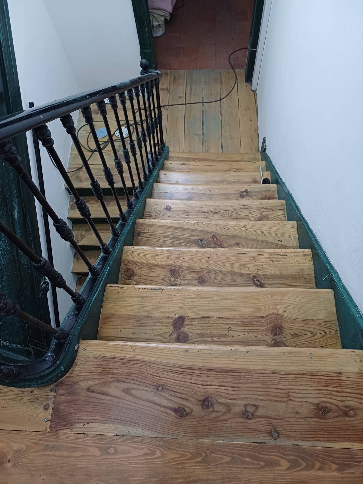 Alcindo Monginho - Évora - Hardwood Floor Refinishing