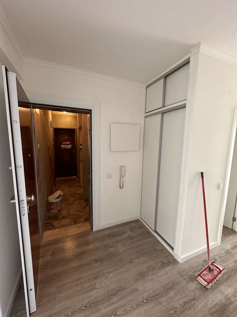 Óscar Caceree - Seixal - Stone or Tile Flooring Installation