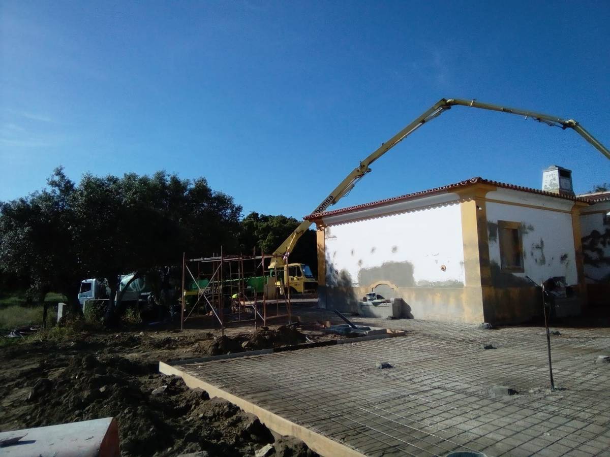 Laureano Simões Unip lda - Oeiras - Instalação de Pavimento em Pedra ou Ladrilho