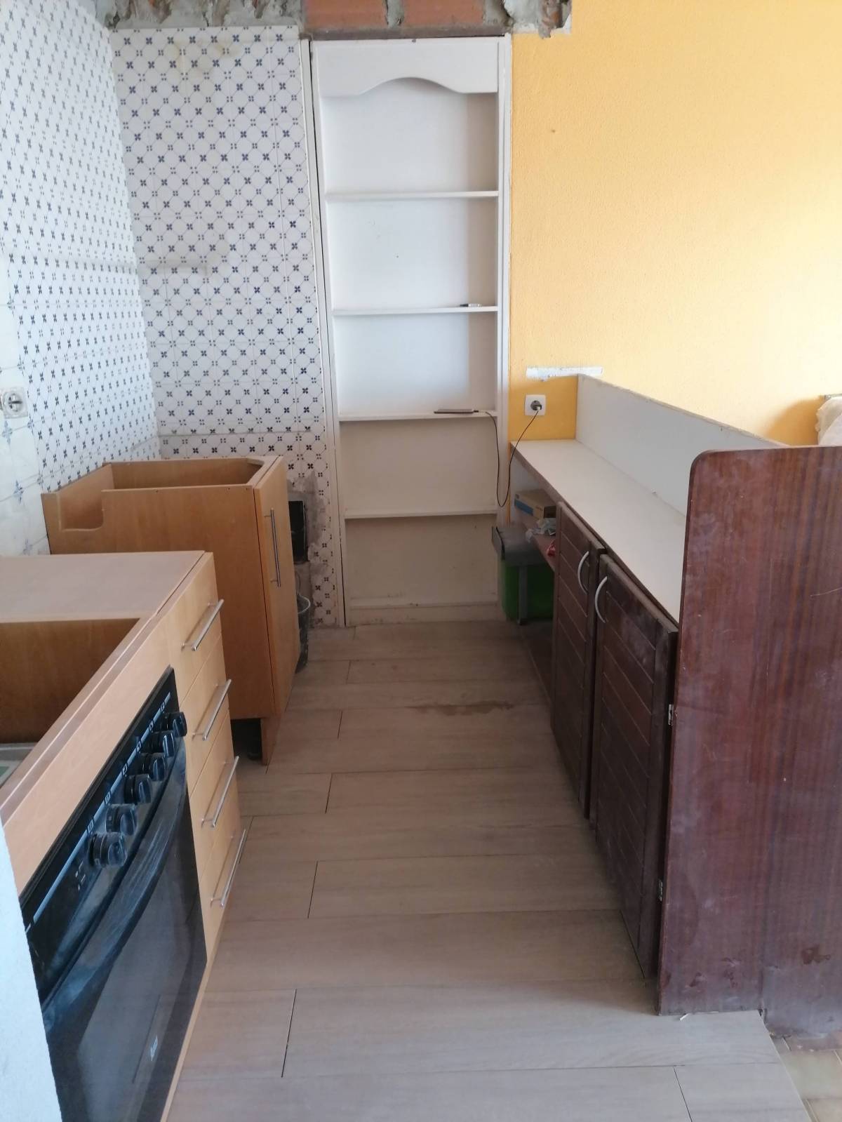 C.F.REMODELAÇOES - Almada - Instalação, Reparação ou Remoção de Revestimento de Parede