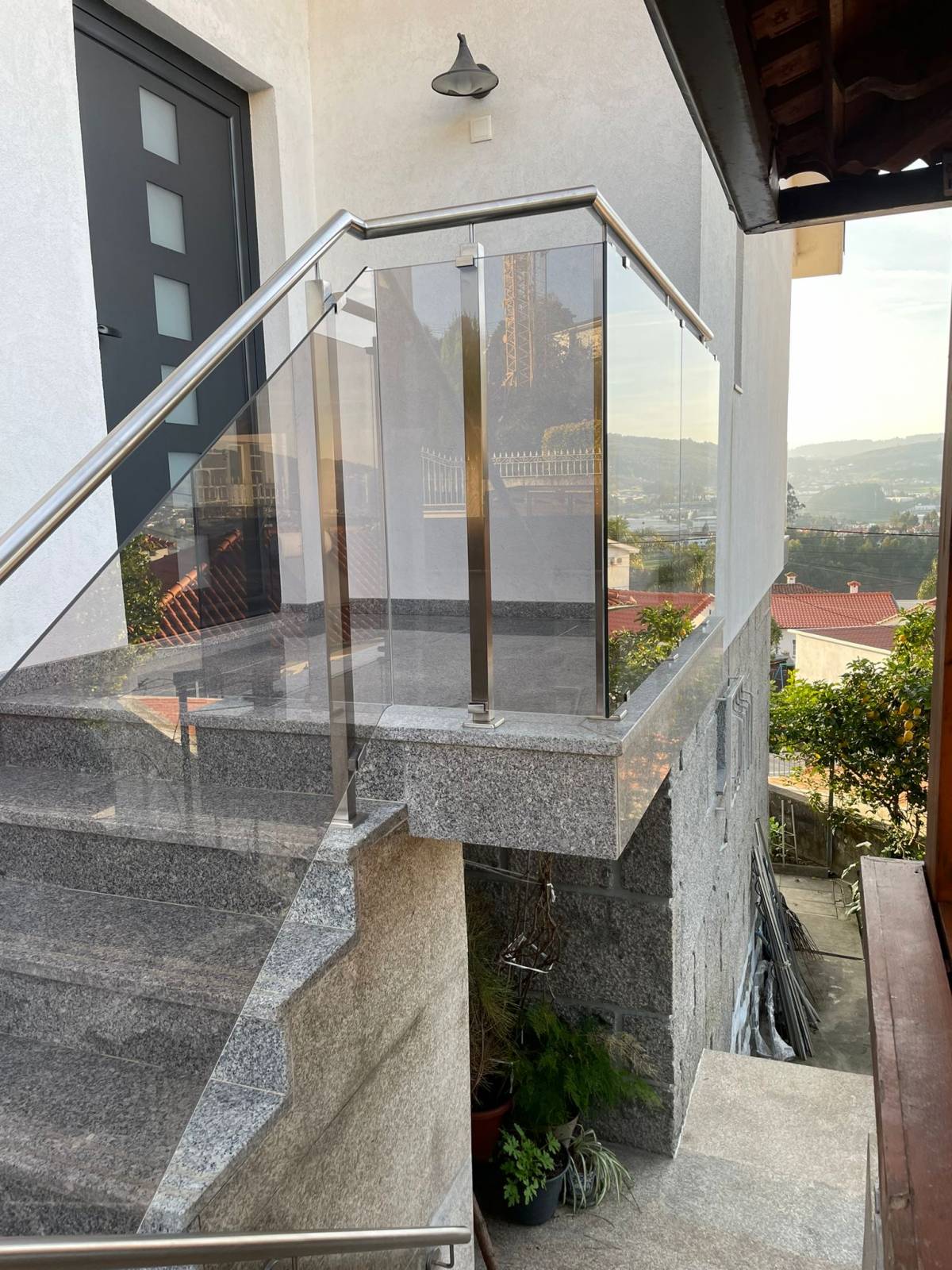 Maniferro - Vila Nova de Famalicão - Instalação ou Substituição de Portão de Garagem