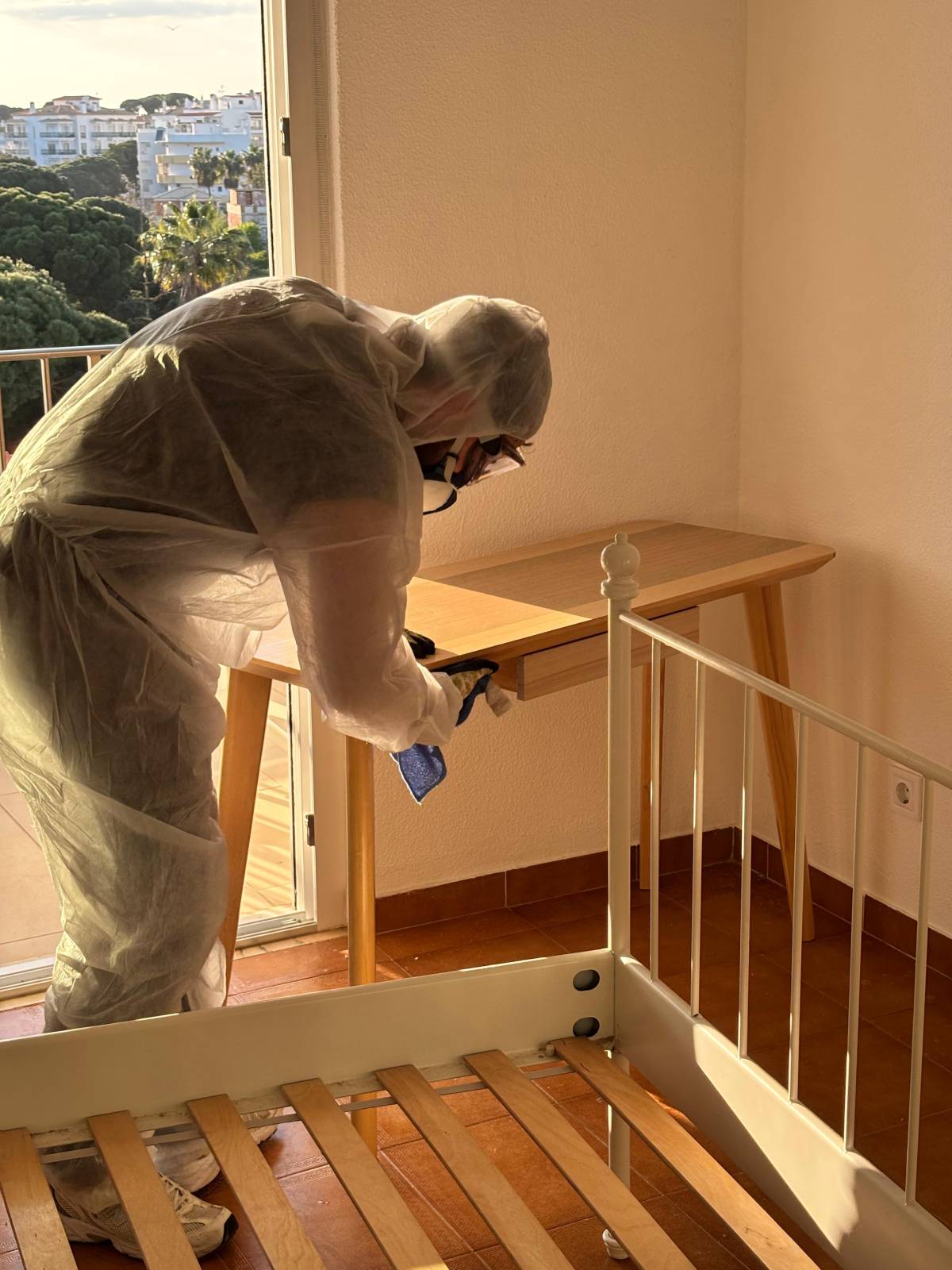 FLARIS - Controlo de Humidade | Pintura | Impermeabilização | Limpeza de Estofos - Algarve - Faro - Pintura de Móveis