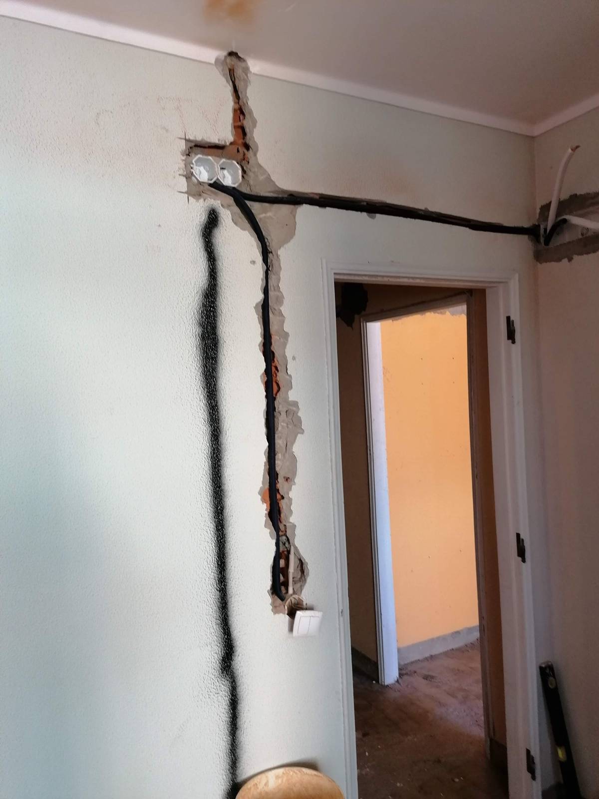C.F.REMODELAÇOES - Almada - Remoção de Lixo e Entulho
