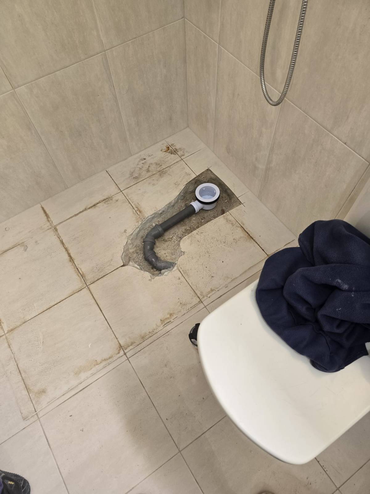 DOMSTROIUZ, UNIPESSOAL LDA - Loures - Outdoor Plumbing Repair or Maintenance