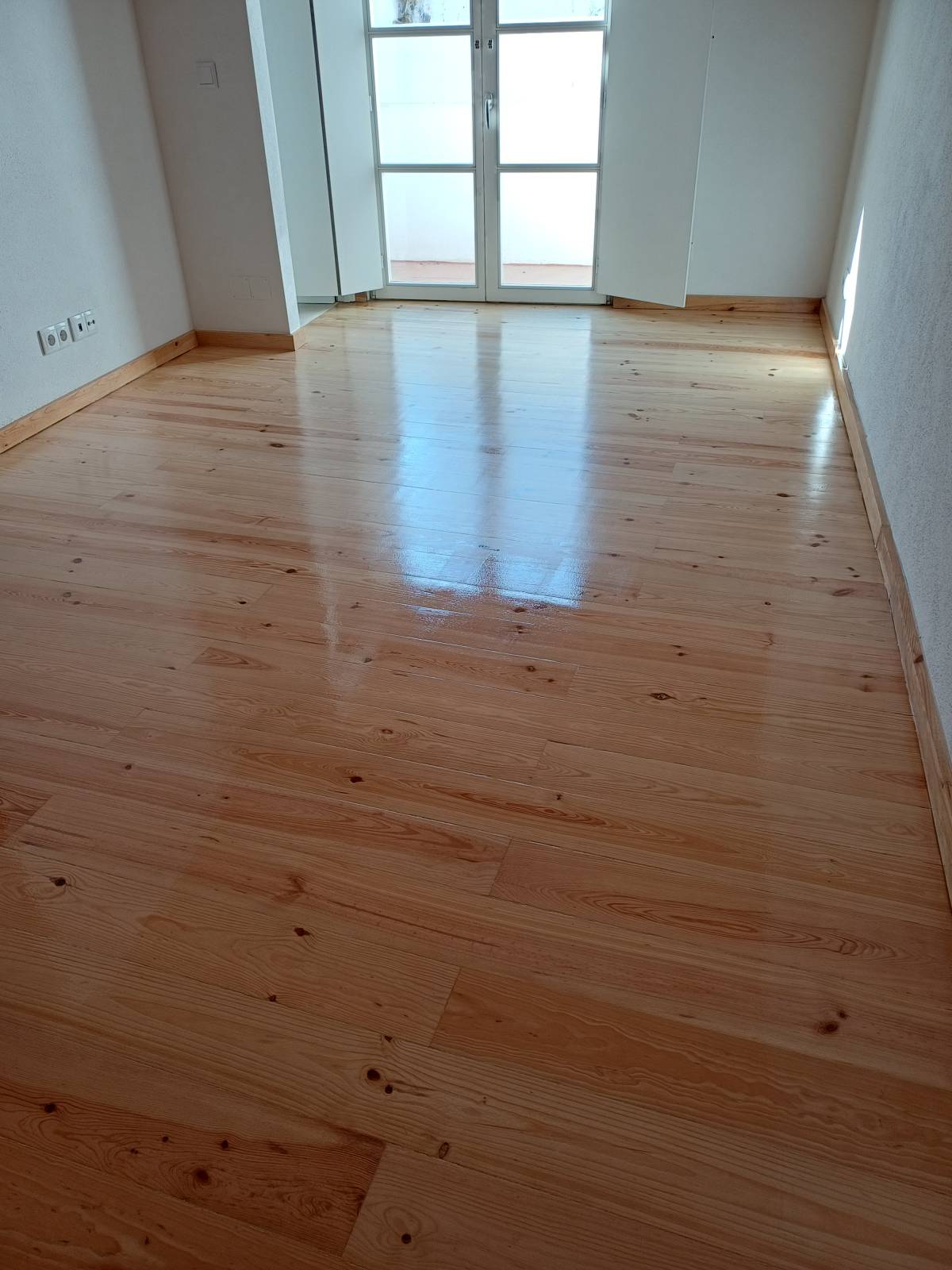 Alcindo Monginho - Évora - Carpet Installation