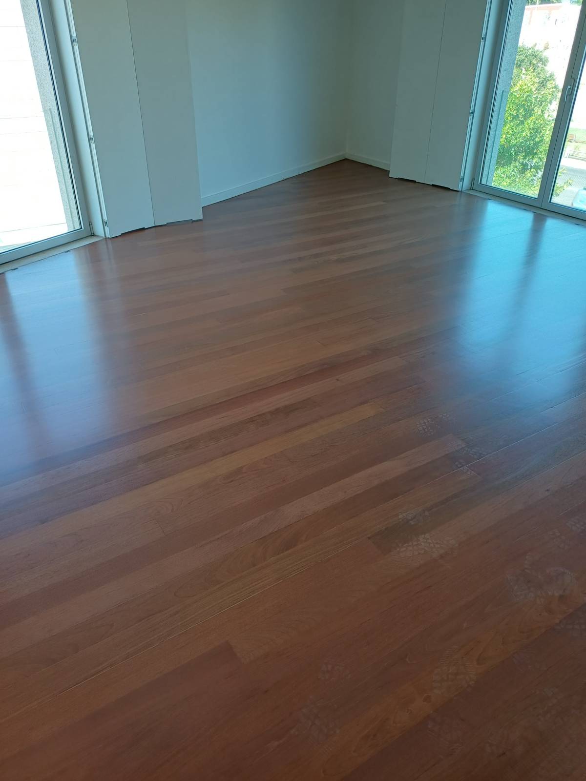 Alcindo Monginho - Évora - Vinyl or Linoleum Repair or Partial Replacement