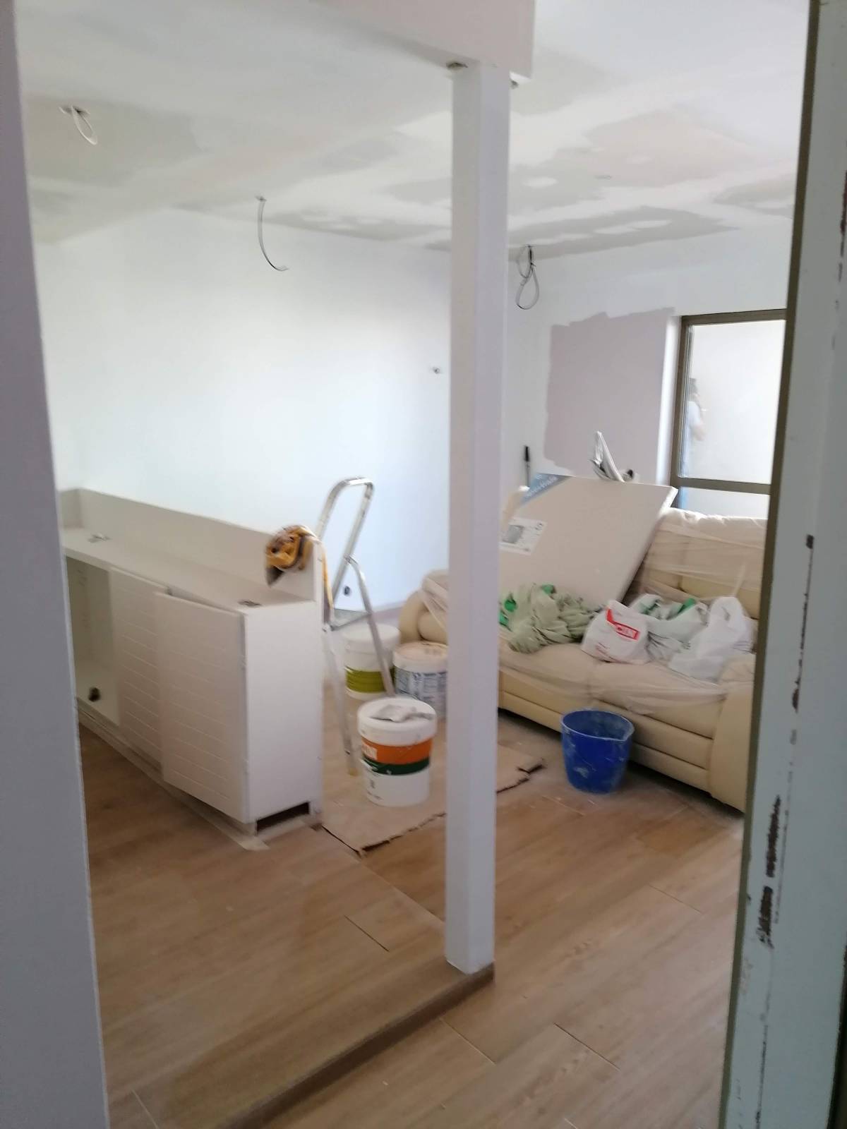C.F.REMODELAÇOES - Almada - Reparação e Texturização de Paredes de Pladur