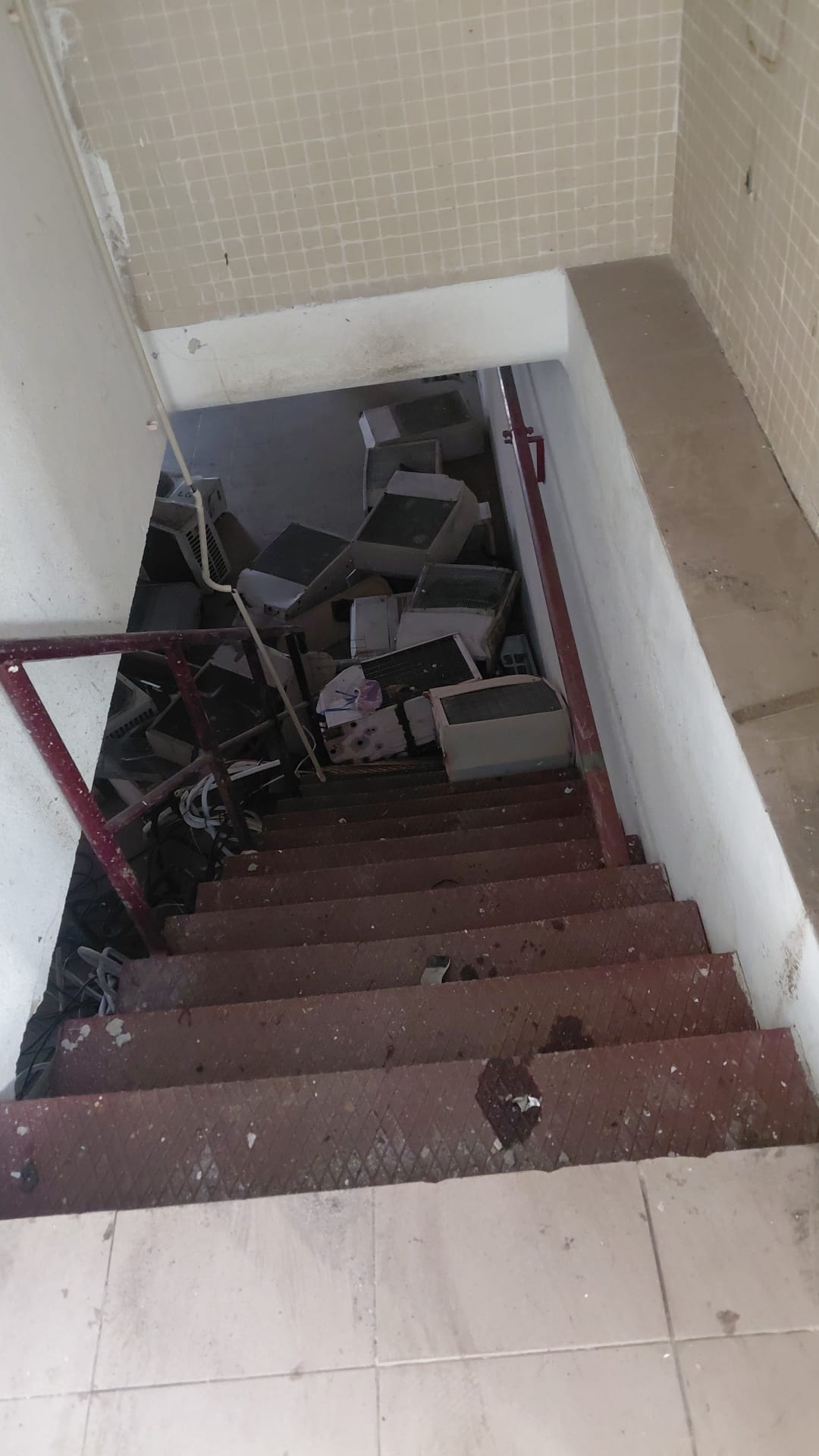 DM.Recolimp - Lisboa - Paredes, marcos y escaleras