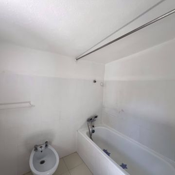 FLARIS - Controlo de Humidade | Pintura | Impermeabilização | Limpeza de Estofos - Algarve - Faro - Limpeza de Persianas