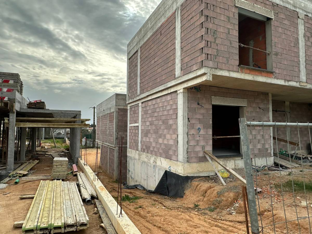 Lopes Soares construtora e remodelação. - Oeiras - Reparación de suelos de baldosas o piedras o reemplazo parcial