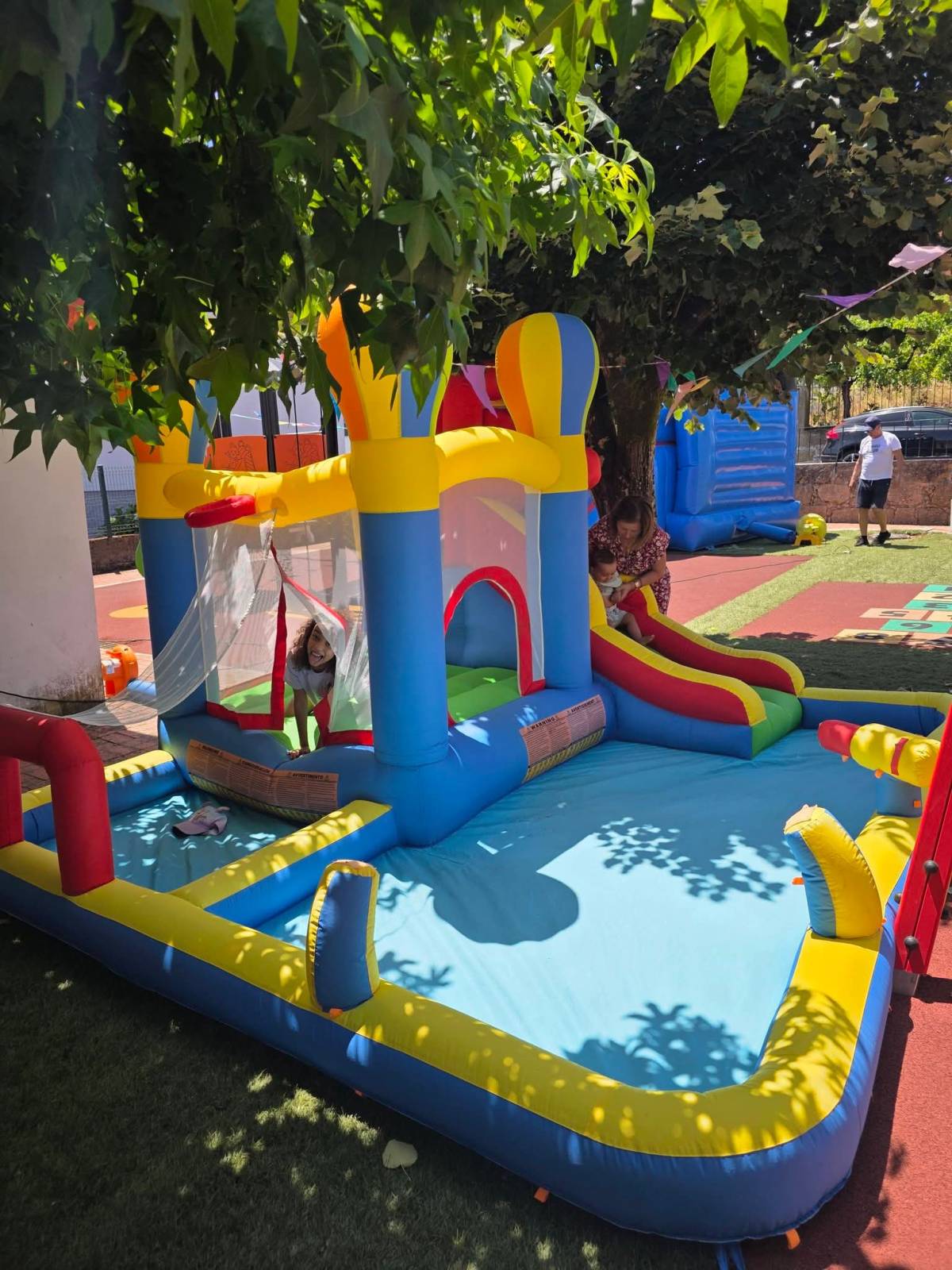 Momentos mágicos brilhantes - Viseu - Aluguer de Insufláveis para Festas