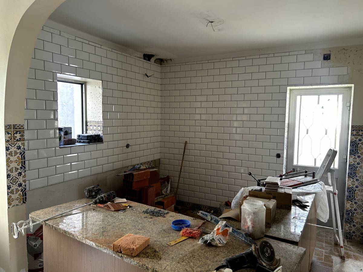 N&R constroi - Porto de Mós - Stone or Tile Flooring Installation