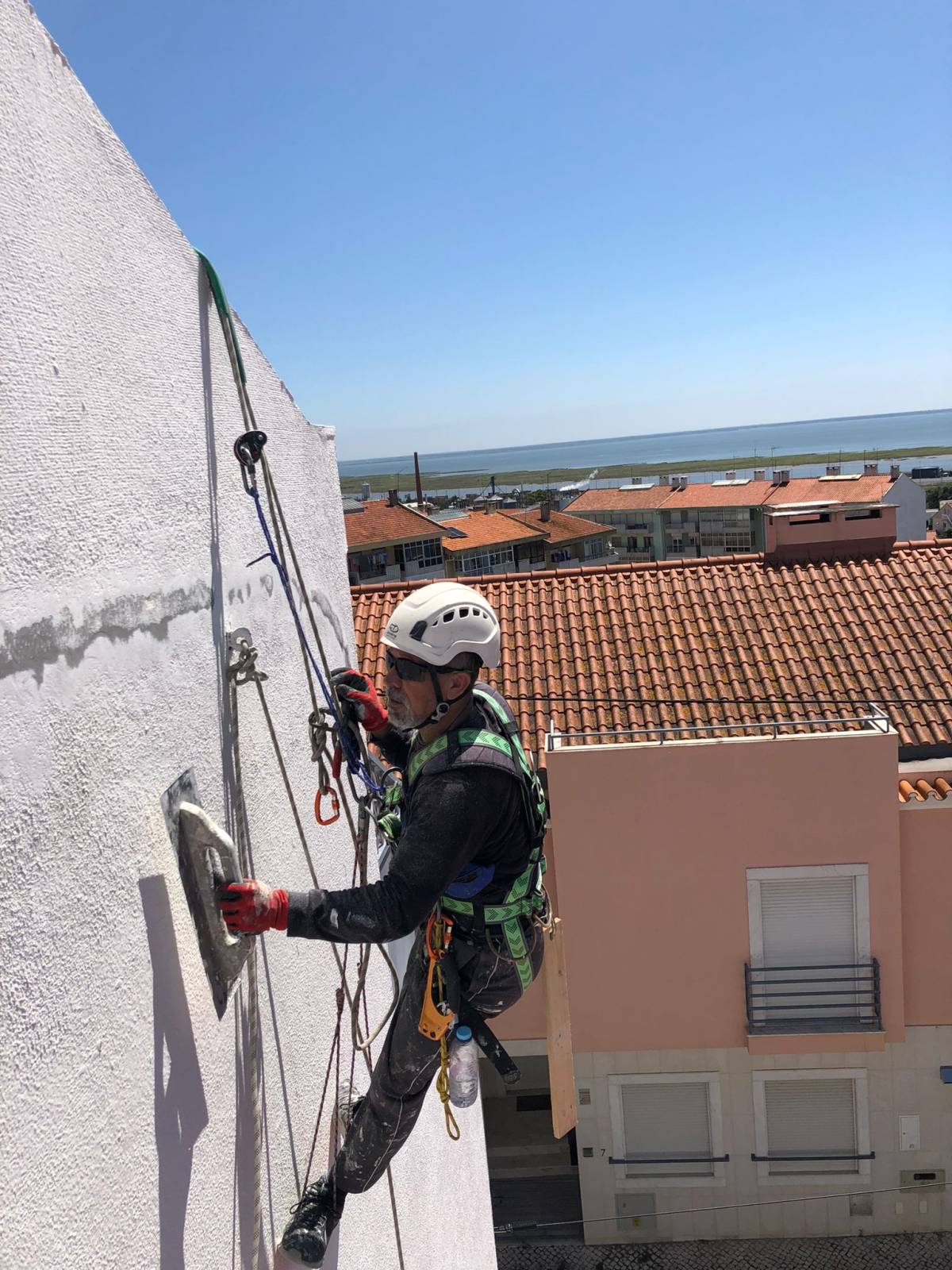 DINIZ WORKTEC SERVICOS ESPECIALIZADOS EM ALTUTA - Setúbal - Instalação de Escadas