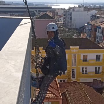 DINIZ WORKTEC SERVICOS ESPECIALIZADOS EM ALTUTA - Setúbal - Roof Cleaning